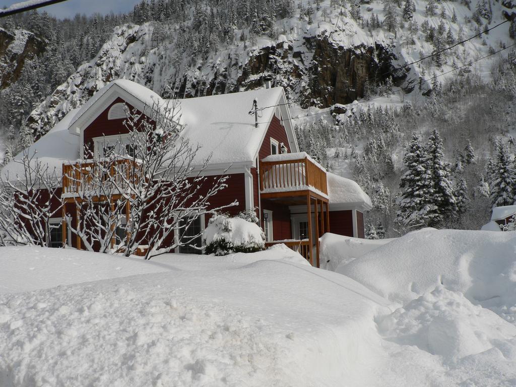 B&B Les Deux Pignons Petit-Saguenay Bagian luar foto