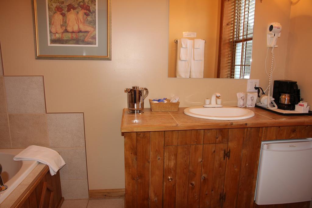B&B Les Deux Pignons Petit-Saguenay Bagian luar foto