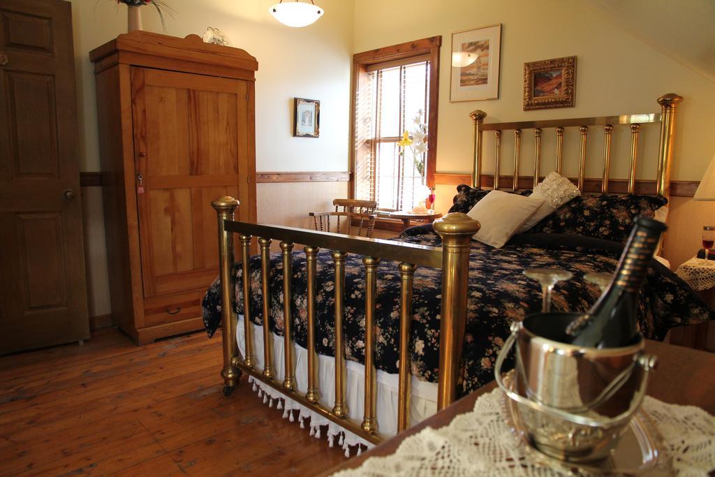 B&B Les Deux Pignons Petit-Saguenay Ruang foto