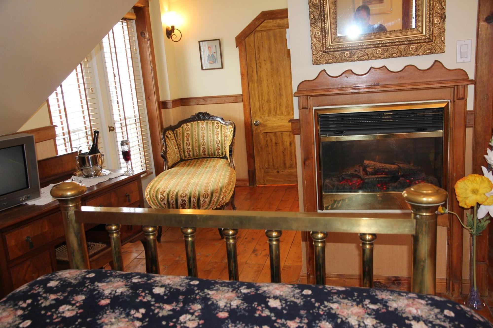 B&B Les Deux Pignons Petit-Saguenay Ruang foto