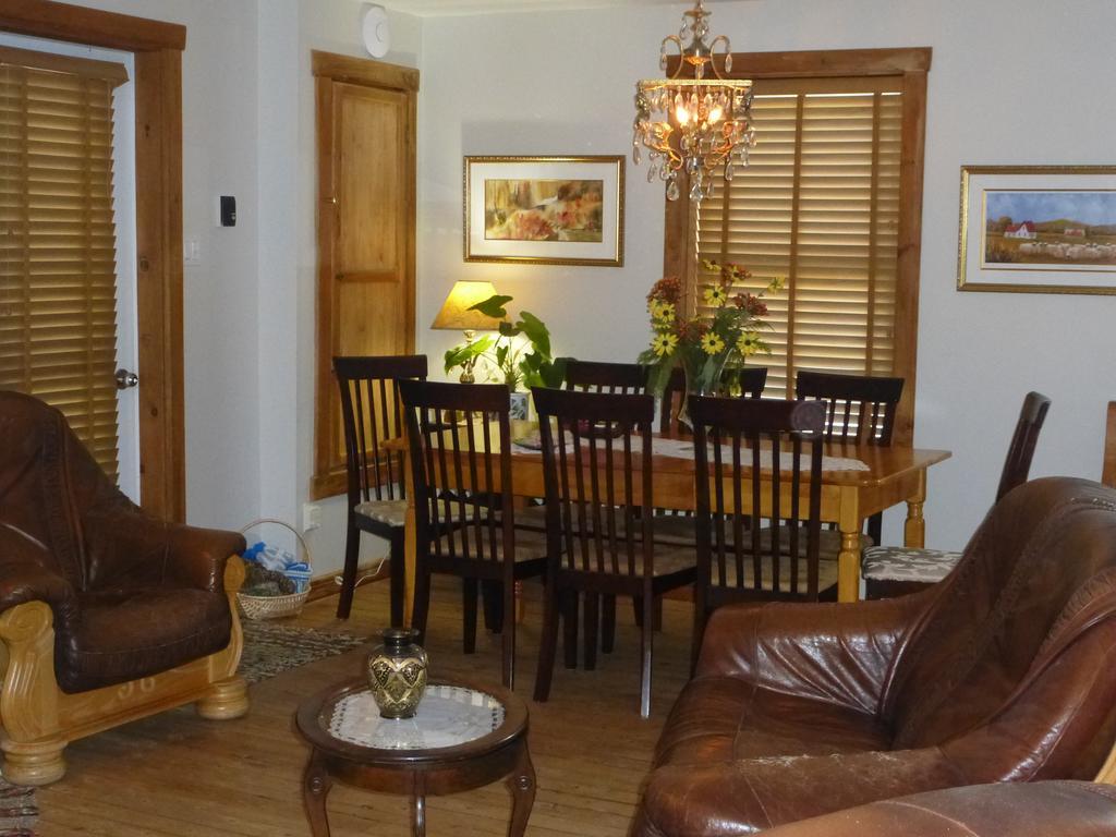 B&B Les Deux Pignons Petit-Saguenay Bagian luar foto