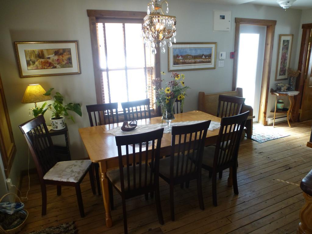 B&B Les Deux Pignons Petit-Saguenay Bagian luar foto