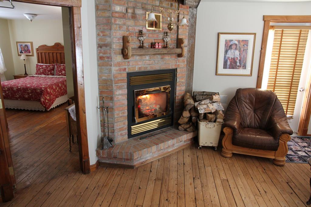 B&B Les Deux Pignons Petit-Saguenay Bagian luar foto