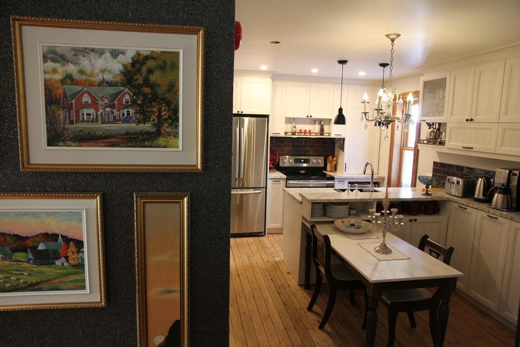 B&B Les Deux Pignons Petit-Saguenay Bagian luar foto