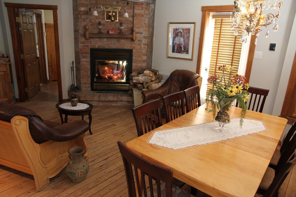 B&B Les Deux Pignons Petit-Saguenay Bagian luar foto
