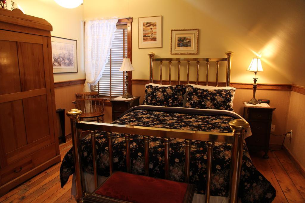 B&B Les Deux Pignons Petit-Saguenay Bagian luar foto