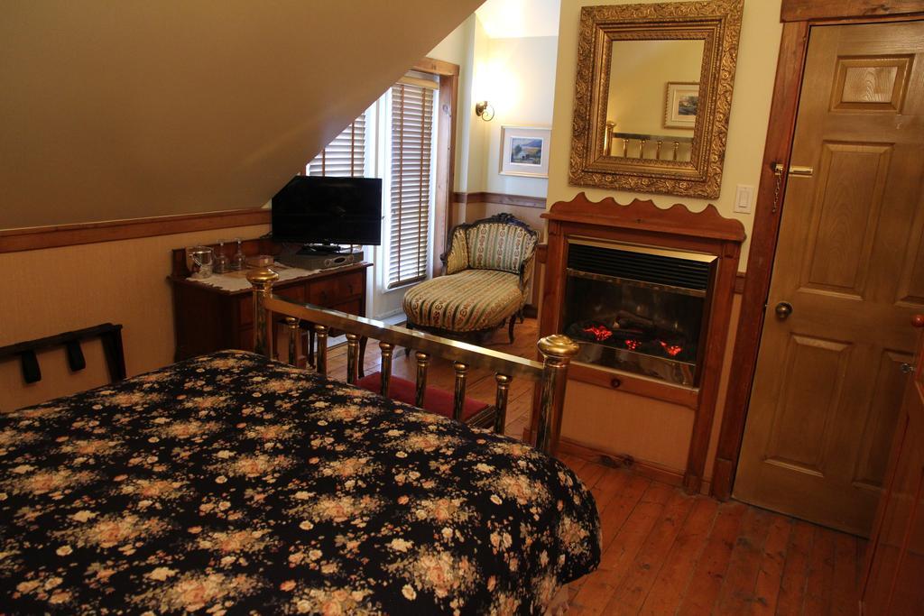B&B Les Deux Pignons Petit-Saguenay Bagian luar foto
