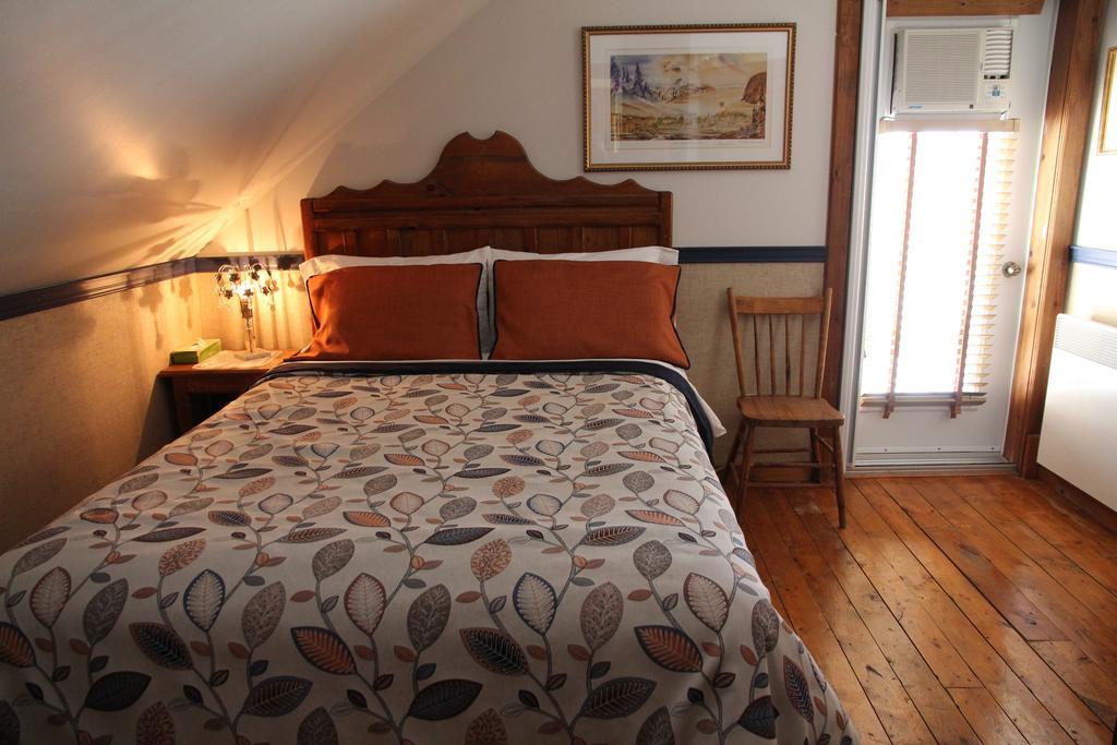 B&B Les Deux Pignons Petit-Saguenay Bagian luar foto