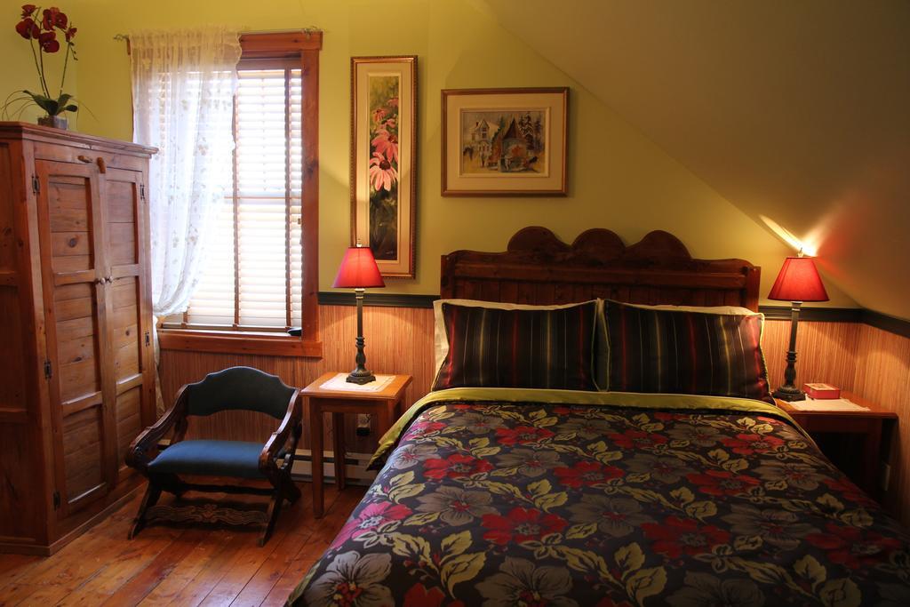 B&B Les Deux Pignons Petit-Saguenay Bagian luar foto