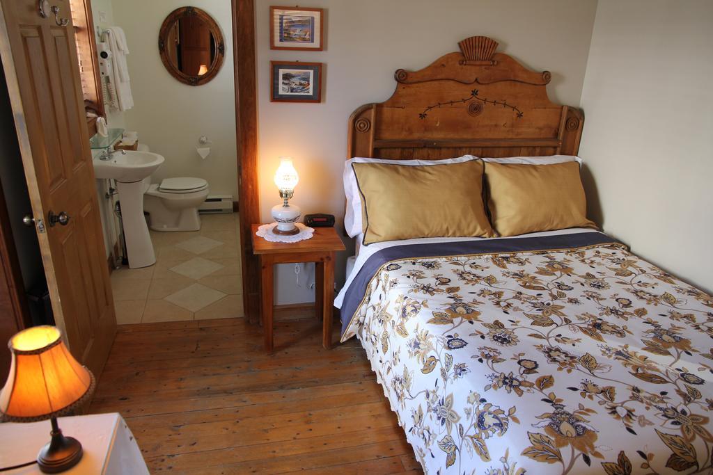 B&B Les Deux Pignons Petit-Saguenay Bagian luar foto