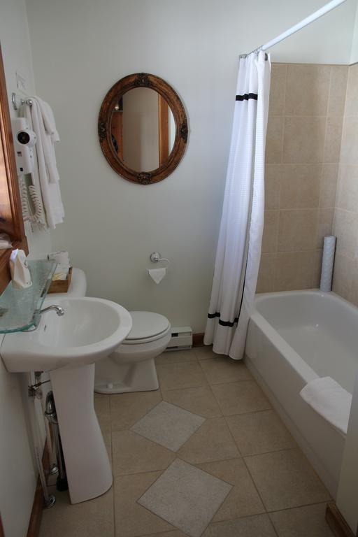B&B Les Deux Pignons Petit-Saguenay Bagian luar foto