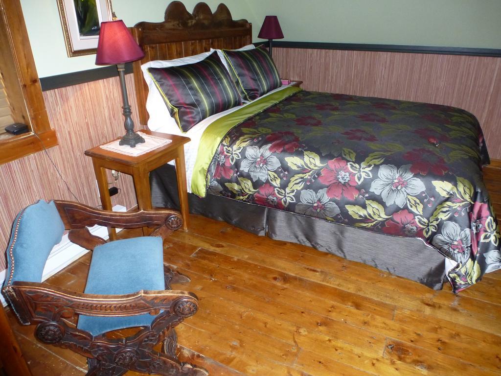 B&B Les Deux Pignons Petit-Saguenay Bagian luar foto