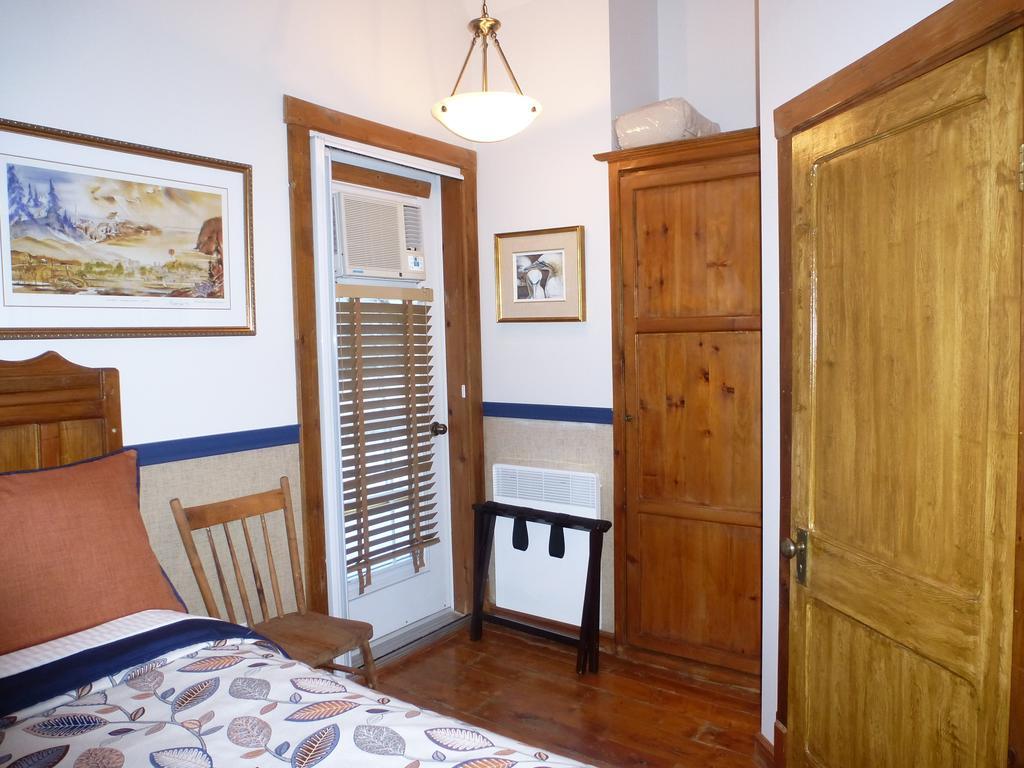 B&B Les Deux Pignons Petit-Saguenay Bagian luar foto