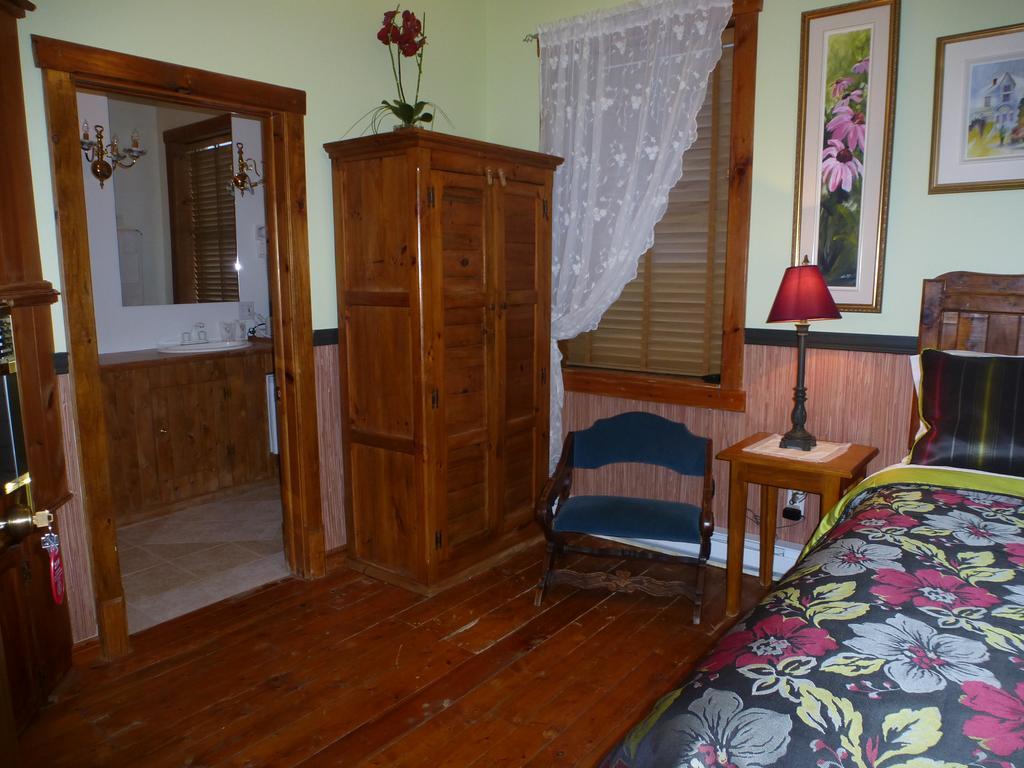 B&B Les Deux Pignons Petit-Saguenay Bagian luar foto