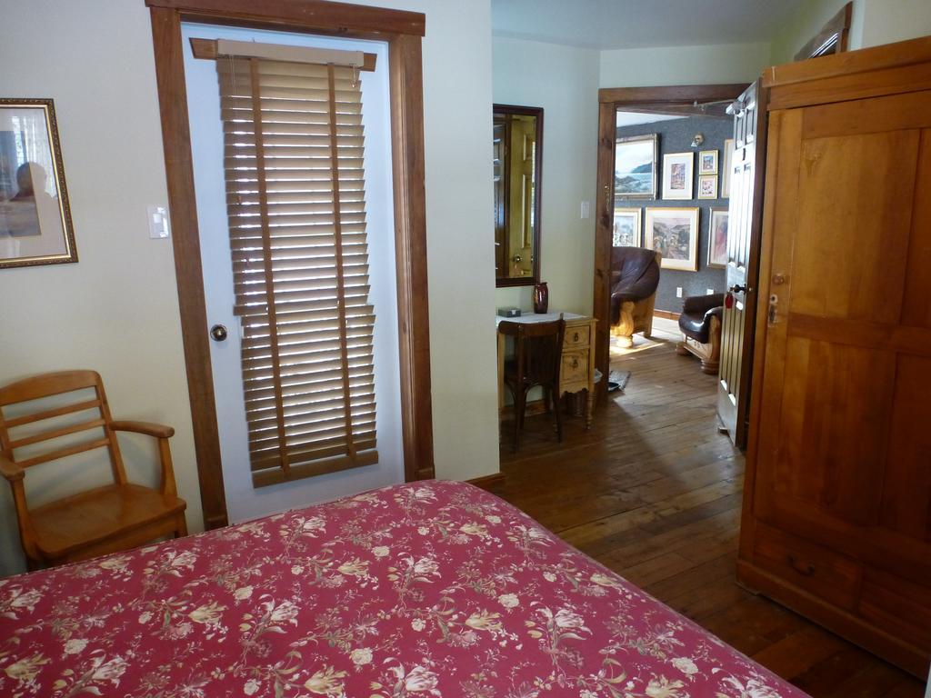 B&B Les Deux Pignons Petit-Saguenay Bagian luar foto