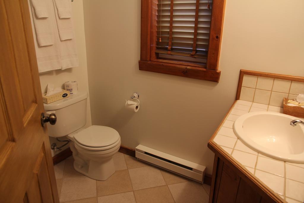 B&B Les Deux Pignons Petit-Saguenay Bagian luar foto