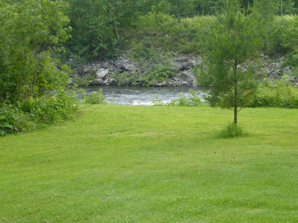 B&B Les Deux Pignons Petit-Saguenay Bagian luar foto
