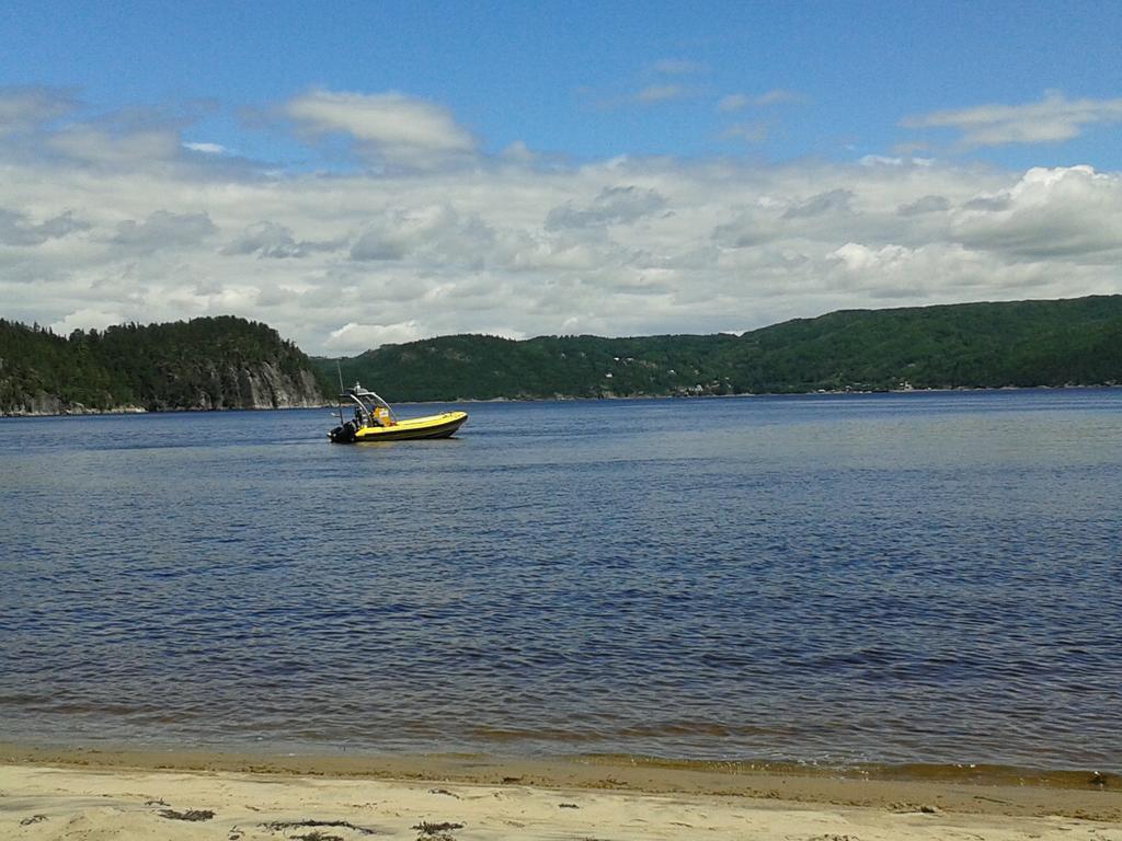 B&B Les Deux Pignons Petit-Saguenay Bagian luar foto