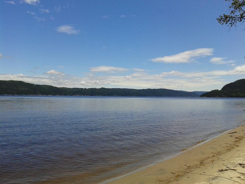 B&B Les Deux Pignons Petit-Saguenay Bagian luar foto