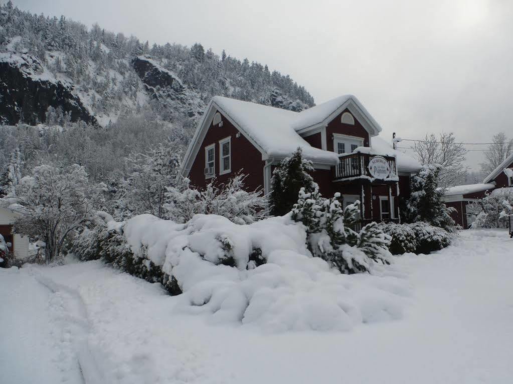 B&B Les Deux Pignons Petit-Saguenay Bagian luar foto