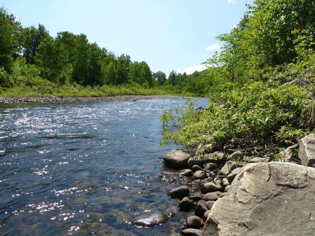 B&B Les Deux Pignons Petit-Saguenay Bagian luar foto