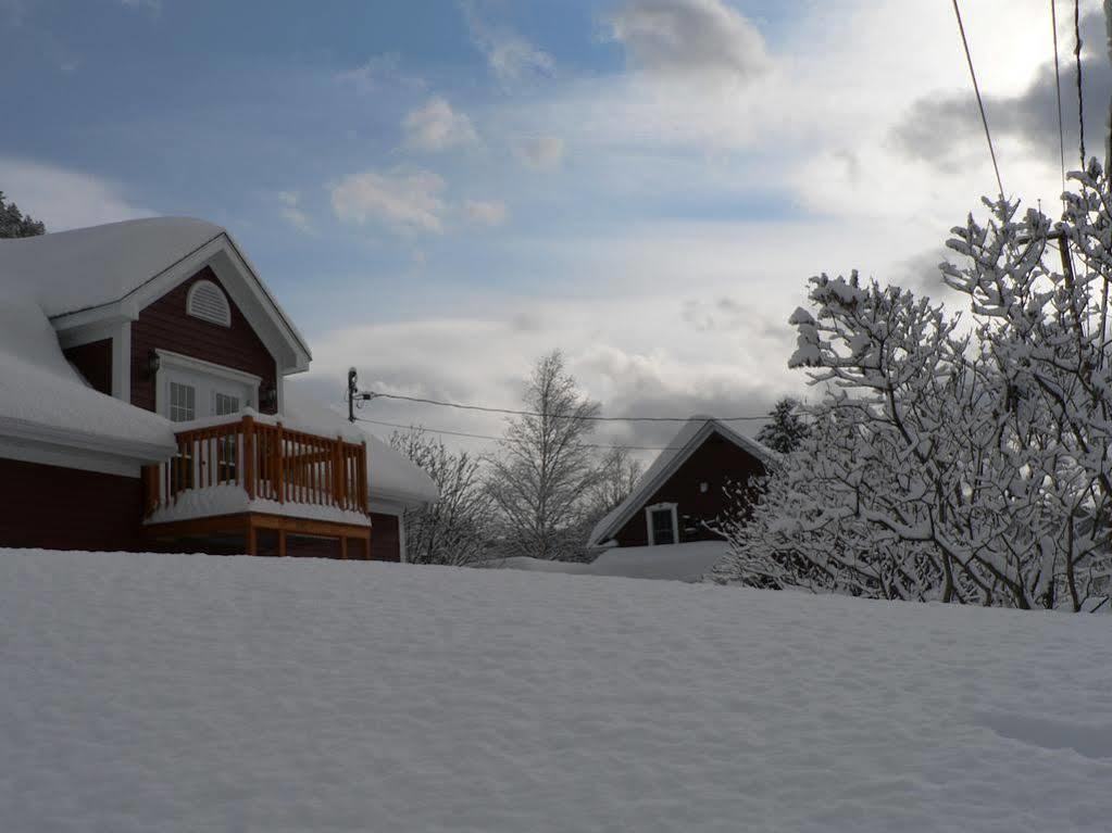 B&B Les Deux Pignons Petit-Saguenay Bagian luar foto